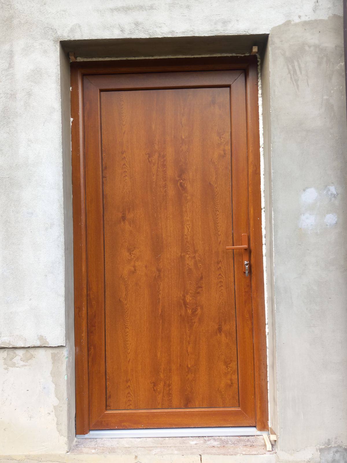 ALU roletna na PVC prozoru