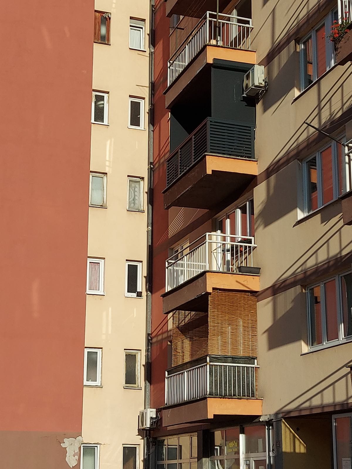 Rolo garažna vrata – dvorišni ulaz